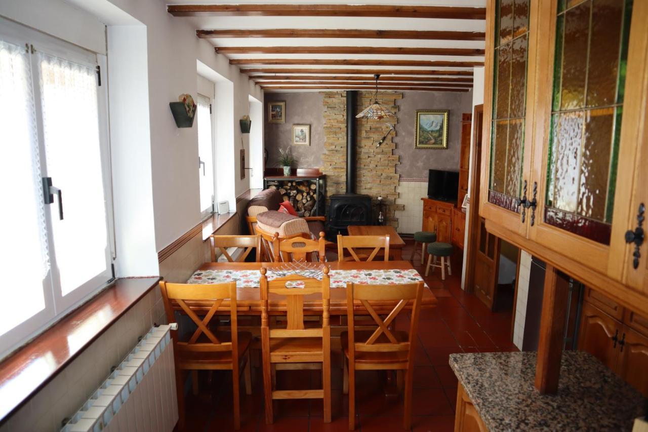 Casa Rural Cares Santa Maria de Valdeon ภายนอก รูปภาพ