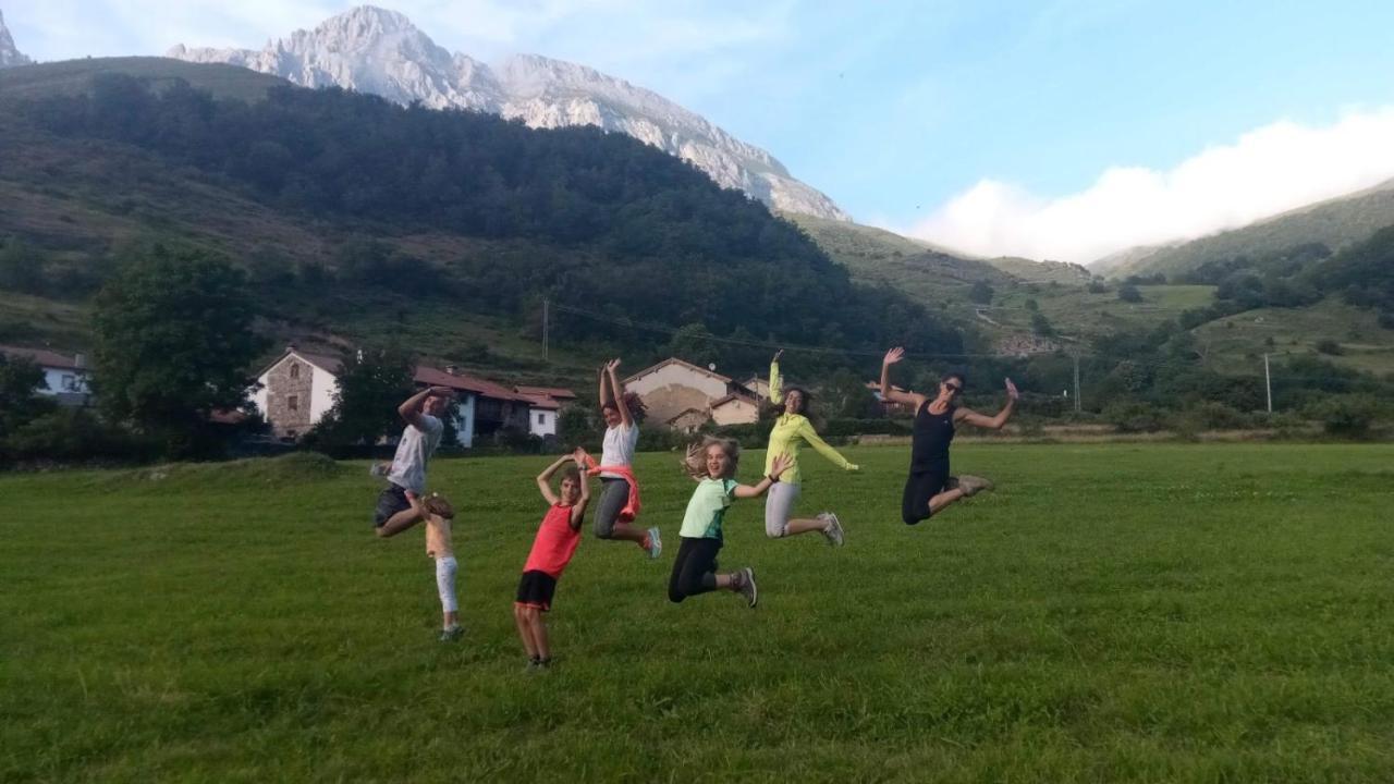 Casa Rural Cares Santa Maria de Valdeon ภายนอก รูปภาพ
