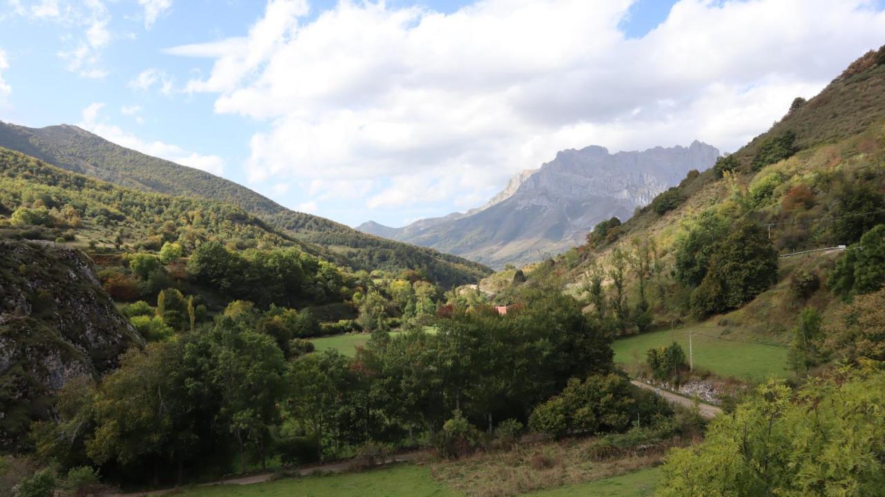 Casa Rural Cares Santa Maria de Valdeon ภายนอก รูปภาพ