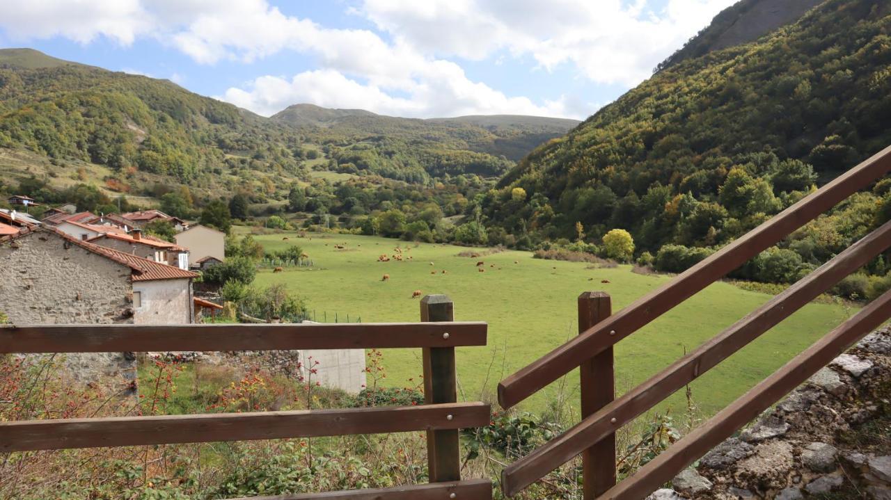 Casa Rural Cares Santa Maria de Valdeon ภายนอก รูปภาพ